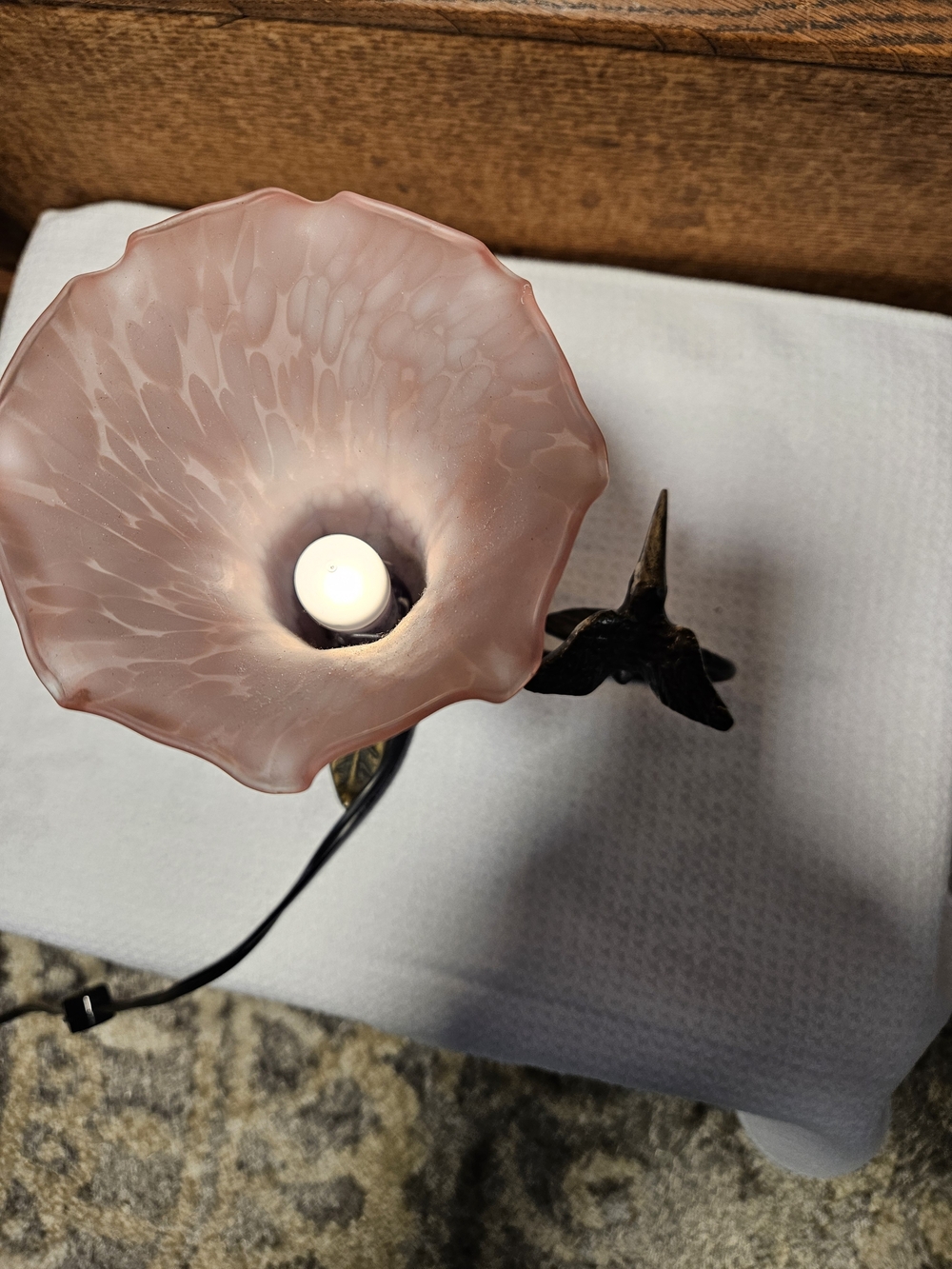 Vintage Hummingbird Pink Art Glass Trumpet Lily Table Lamp Bronze Base - Picture 7 of 7